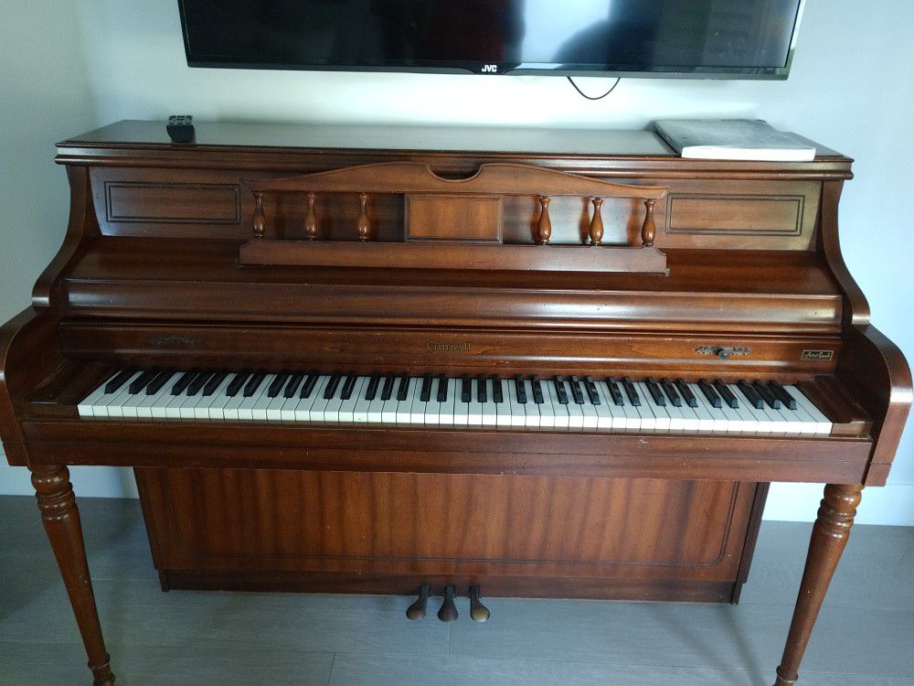 Piano. Free for local pickup only.