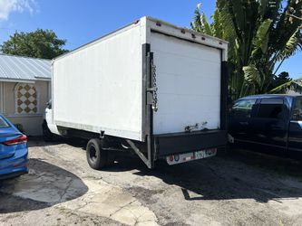 2006 Ford E-350 box truck