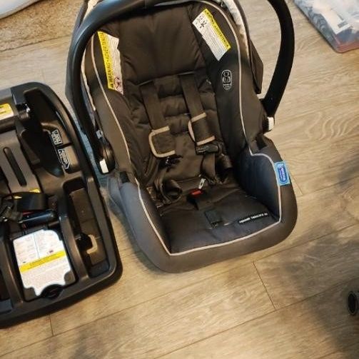 Graco FitSnug Infant Carseat with Two Bases