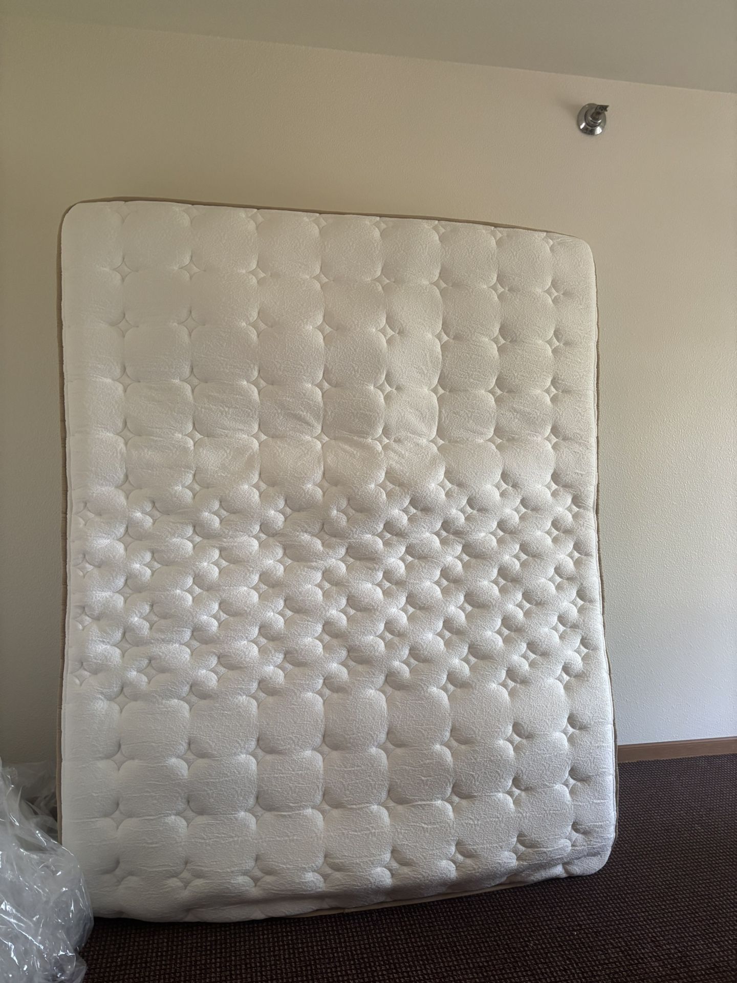QUEEN mattress