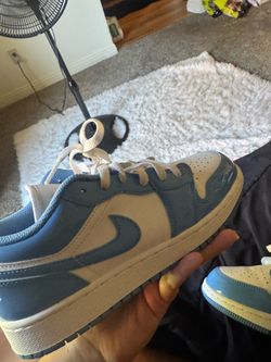 Blue airjordans size 5