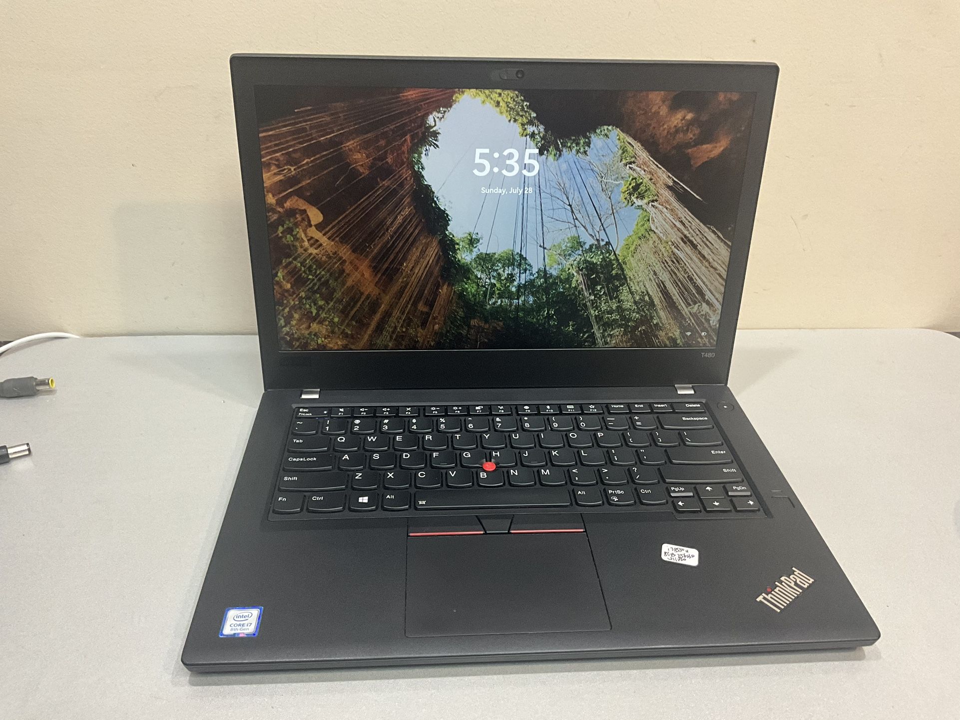 Lenovo ThinkPad T480 i7-8550U 1.8GHz 8GB 256GB SSD windows 11 pro come with power cord . This has some wear from normal use. Condition 9/10 . Unit ha