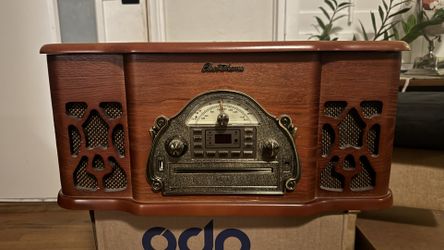 Vinyl Record Player / Stereo System 