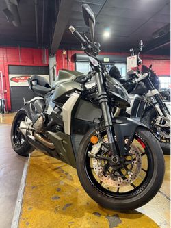 2025 Ducati Street Fighter V2