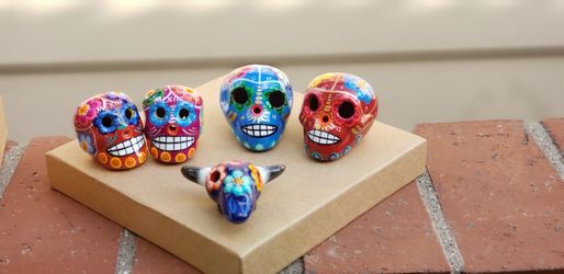 Día de Los Muertos skull Calaberita and mini Frida magnets