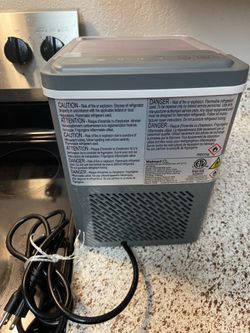 Small ice maker