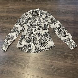 White House Black Market Women’s button down Blouse. Sheer. Size 2. Great condition 