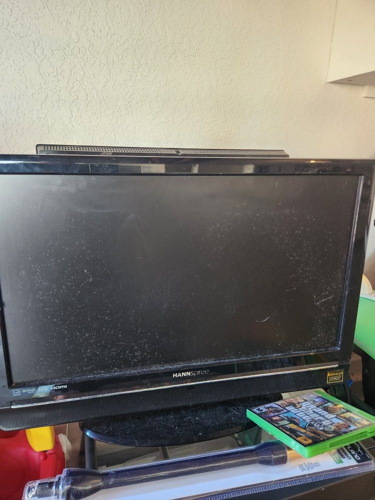 2 Computer Monitors , 2 Tvs