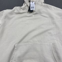 M essentials sweatshirt