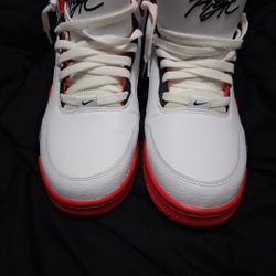 SZ 11 Nike Flight Legacy 