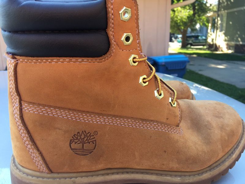 Timberlands boots size 8w.