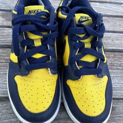 Nike shoes 