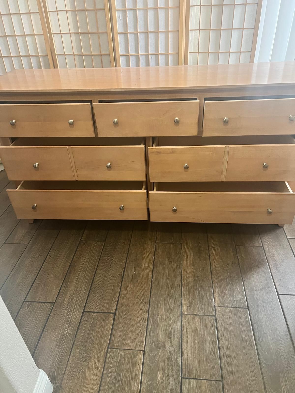 Dresser