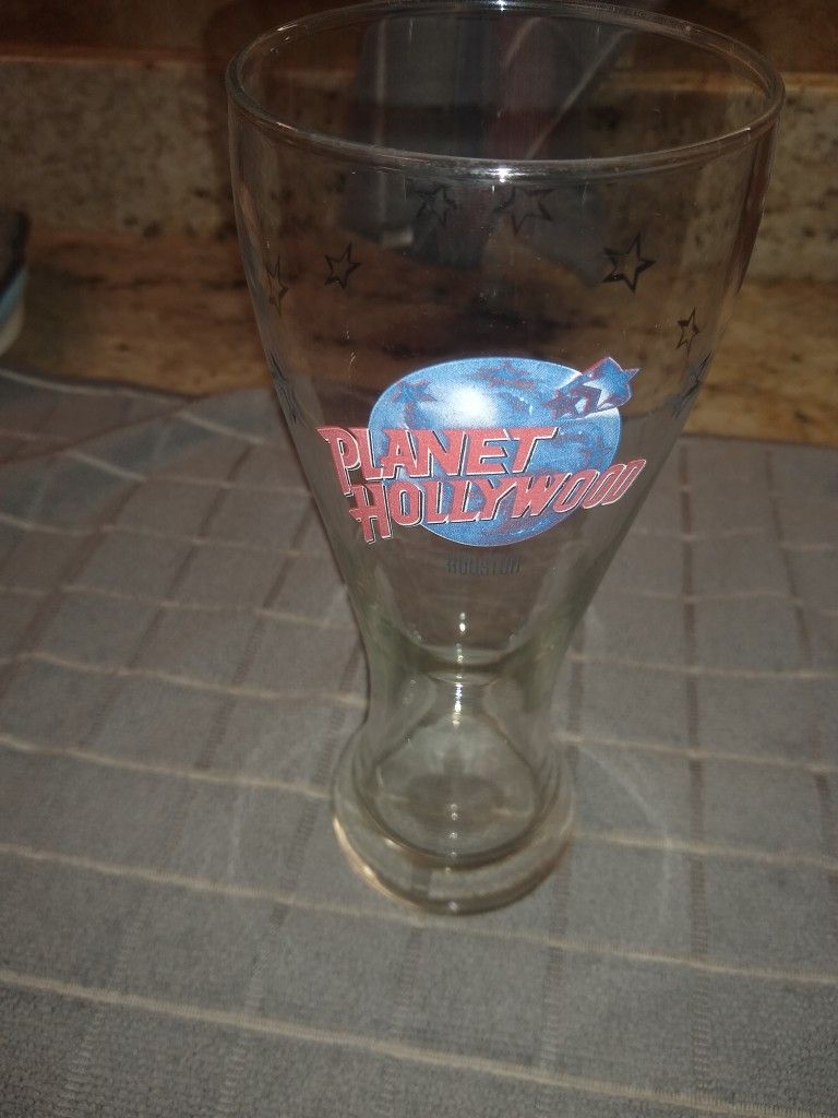 1 Large Planet Hollywood Drinking Glass + Free Gift