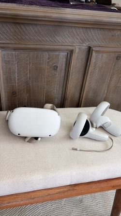 Meta Quest 2 VR Headset 128GB + Controllers & Case - Works Great