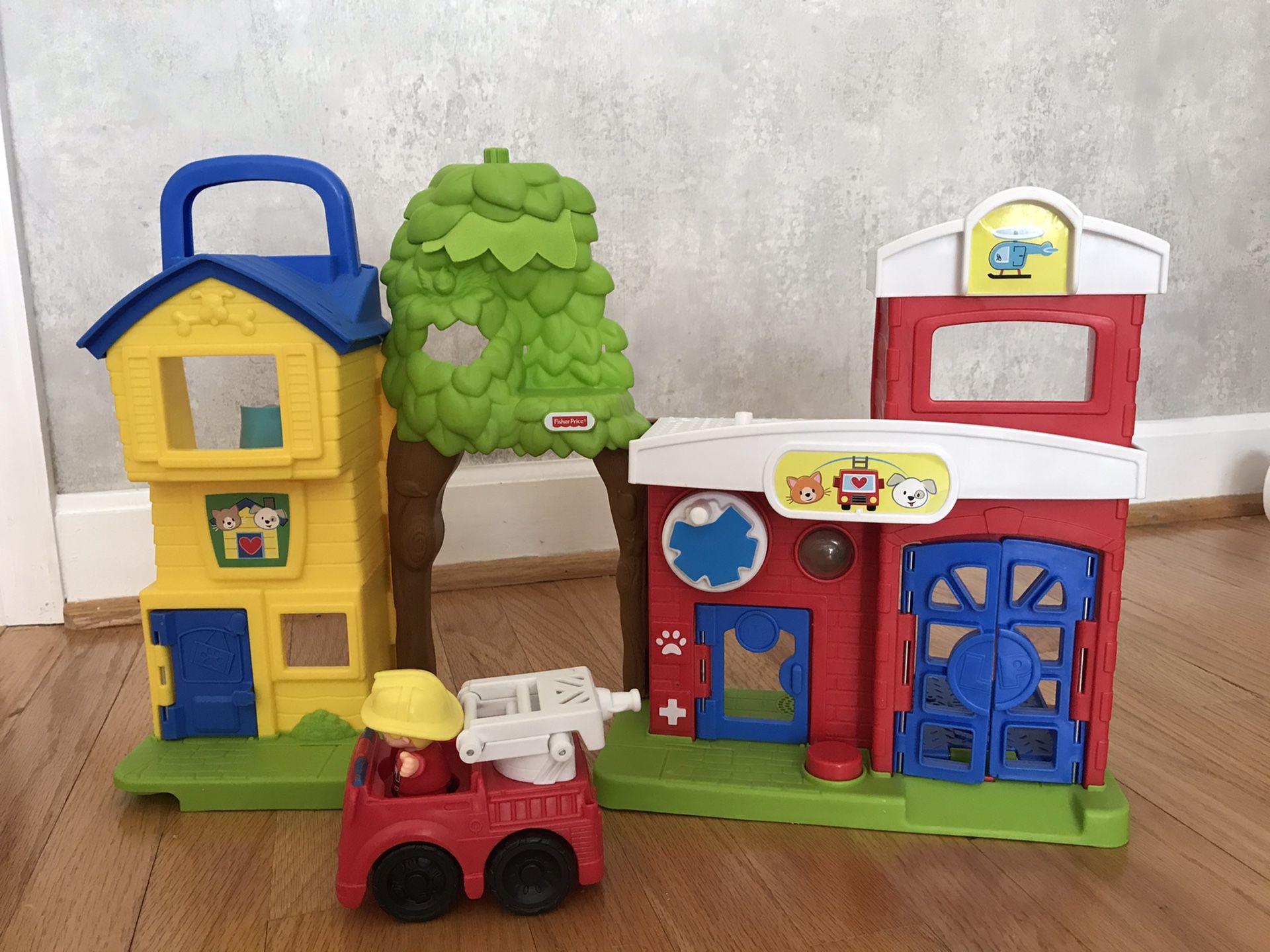 Fisher Price-Little people-Firehouse/animal shelter