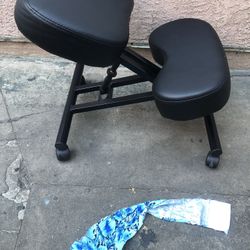 Kneeling Chair 