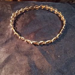 Vintage 10k Gold Greek Bracelet 9 Inches Round.