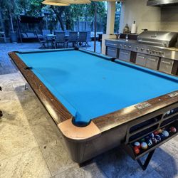 Brunswick medalist Pool Table
