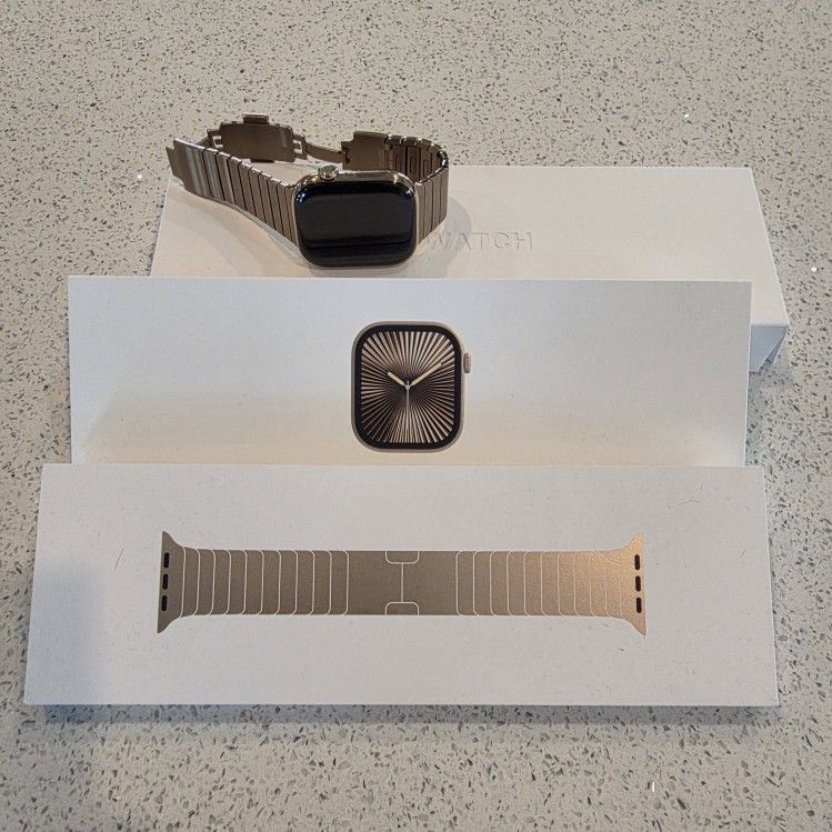 Apple Watch 10 Gold Titanium With Gold Links