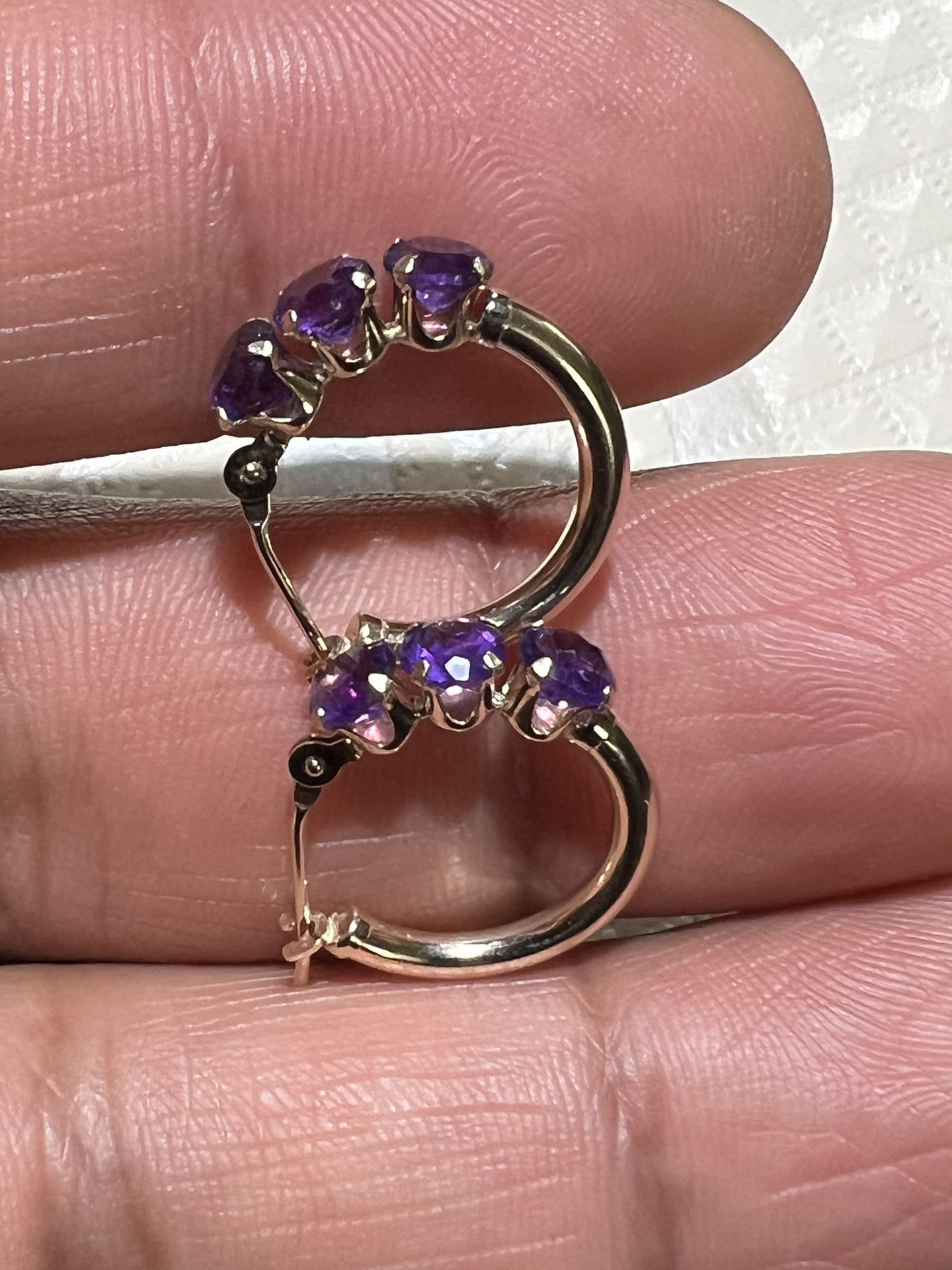 BEAUTIFUL SOLID 10K YELLOW GOLD WITH AMETHYST STONE EARRINGS 