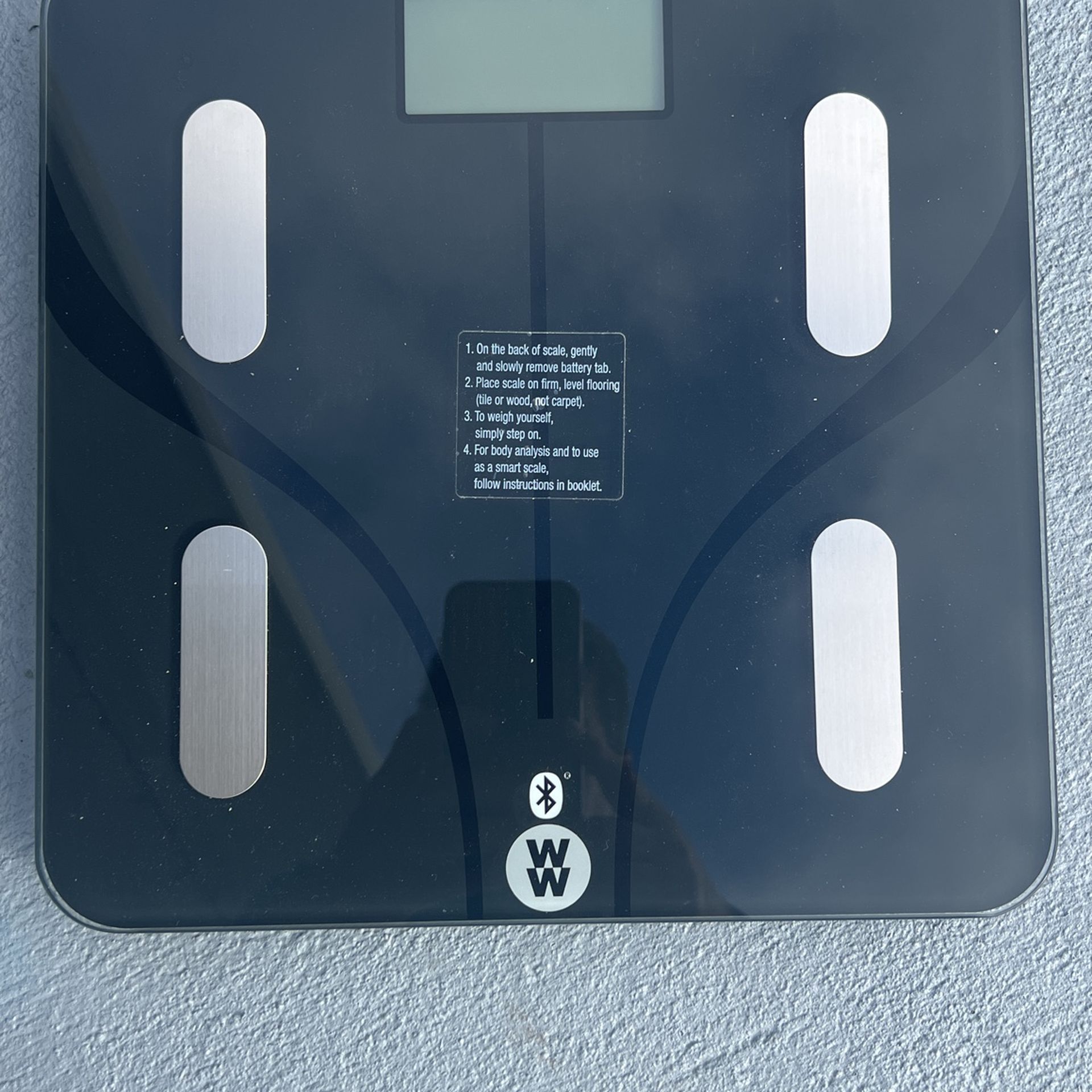 Scales By Contain