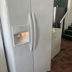 Frigidaire Side By Side Refrigerator 