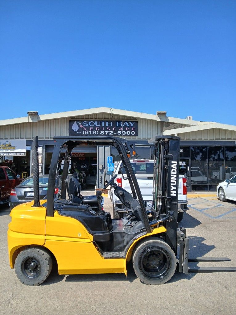 2022 Hyundai 6k Diesel Powered Forklift
