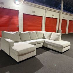 Large Clean Sectional Couch 🛋️- FREE DELIVERY 🚚 