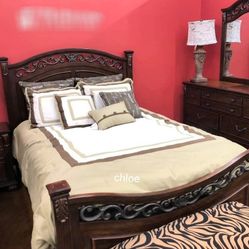 Leahlyn Warm Brown Panel Bedroom Set Queen King Full Twin Bed  °°• 