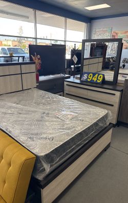 4 Pc Queen Size Bedroom Set