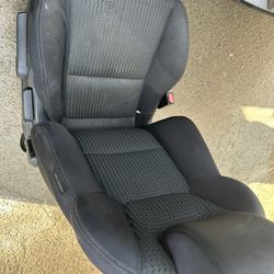 2 Hyundai Génesis Coupe 2.0T