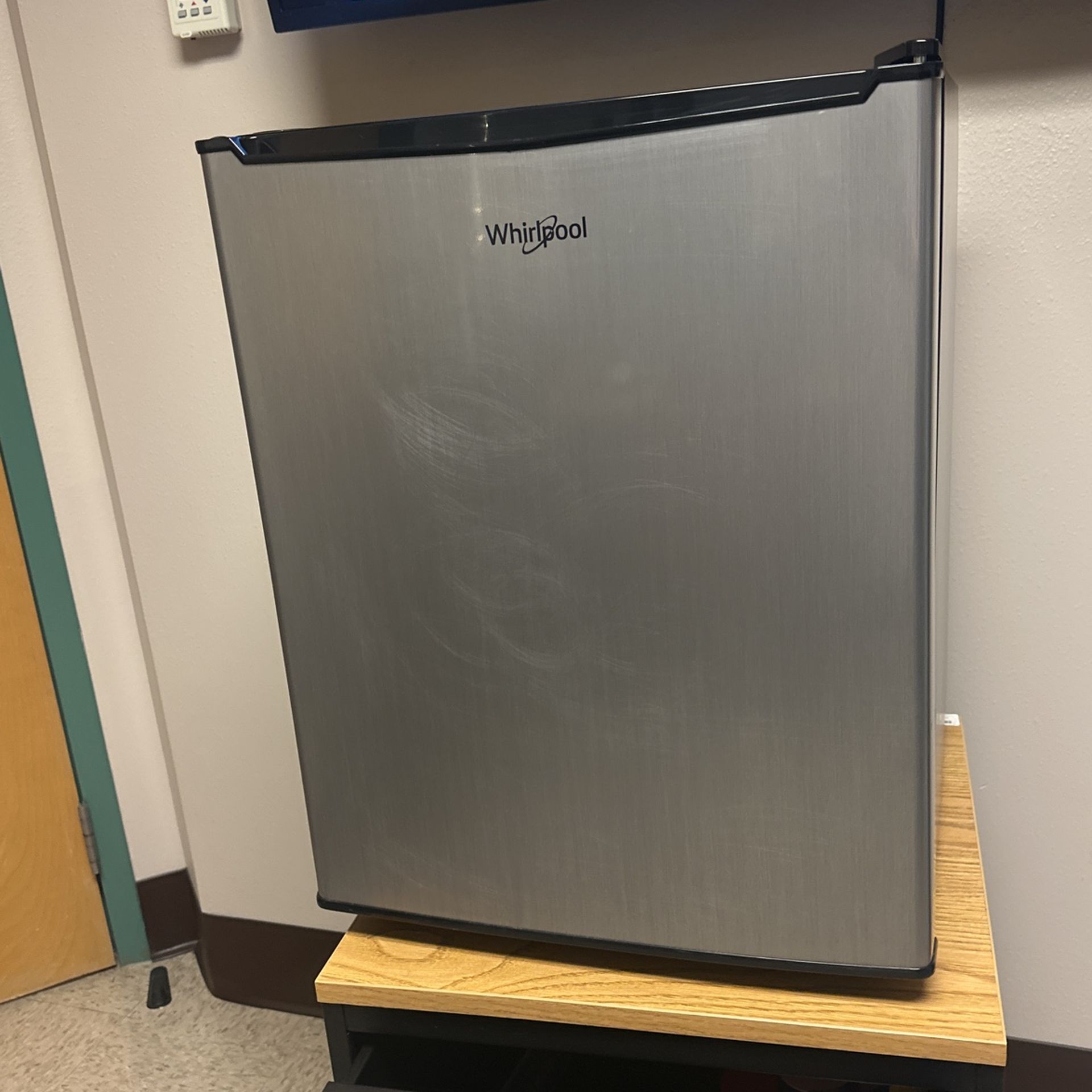 Whirlpool Mini Fridge 2.7 Cu Ft