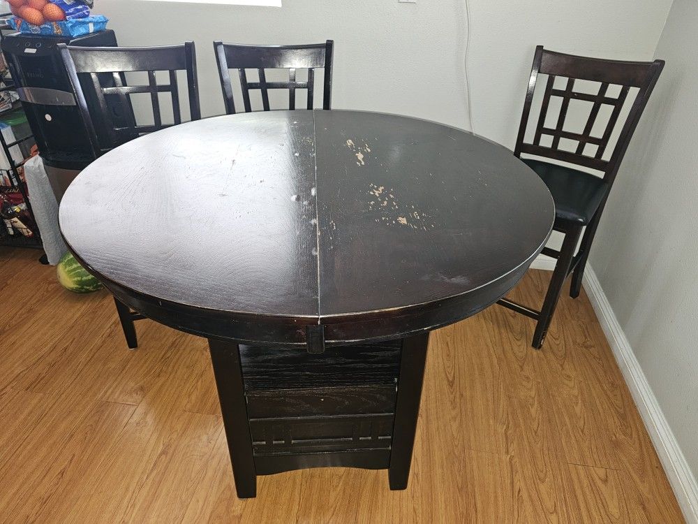 Free Dinning Table