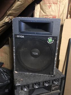 2 15” toa Dj speakers