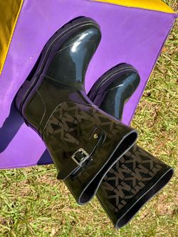 Size 6 Micheal kors boots