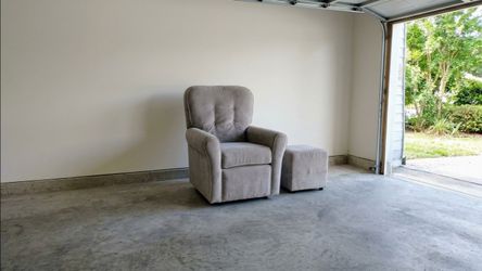 Nursing Armchair with Ottoman Set
