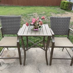 3-Piece Outdoor Patio Set (2 Chairs + Table) – Great Condition