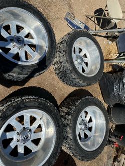 20x12 fuel 6 lugs