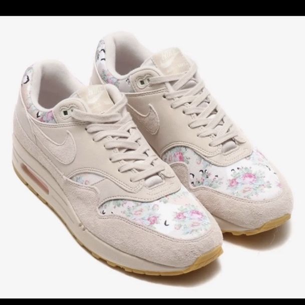 Nike Air Max 1 floral design