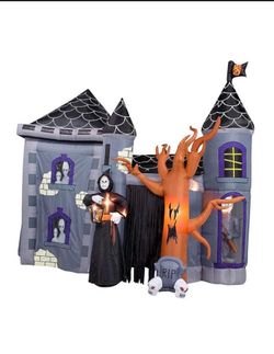 Haunted house inflatable