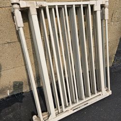 Sturdy Gate For Pet / Baby