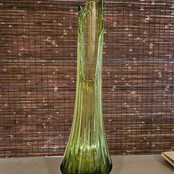 23" LE Smith Simplicity Ribbed Fat Bottom Swung Vase