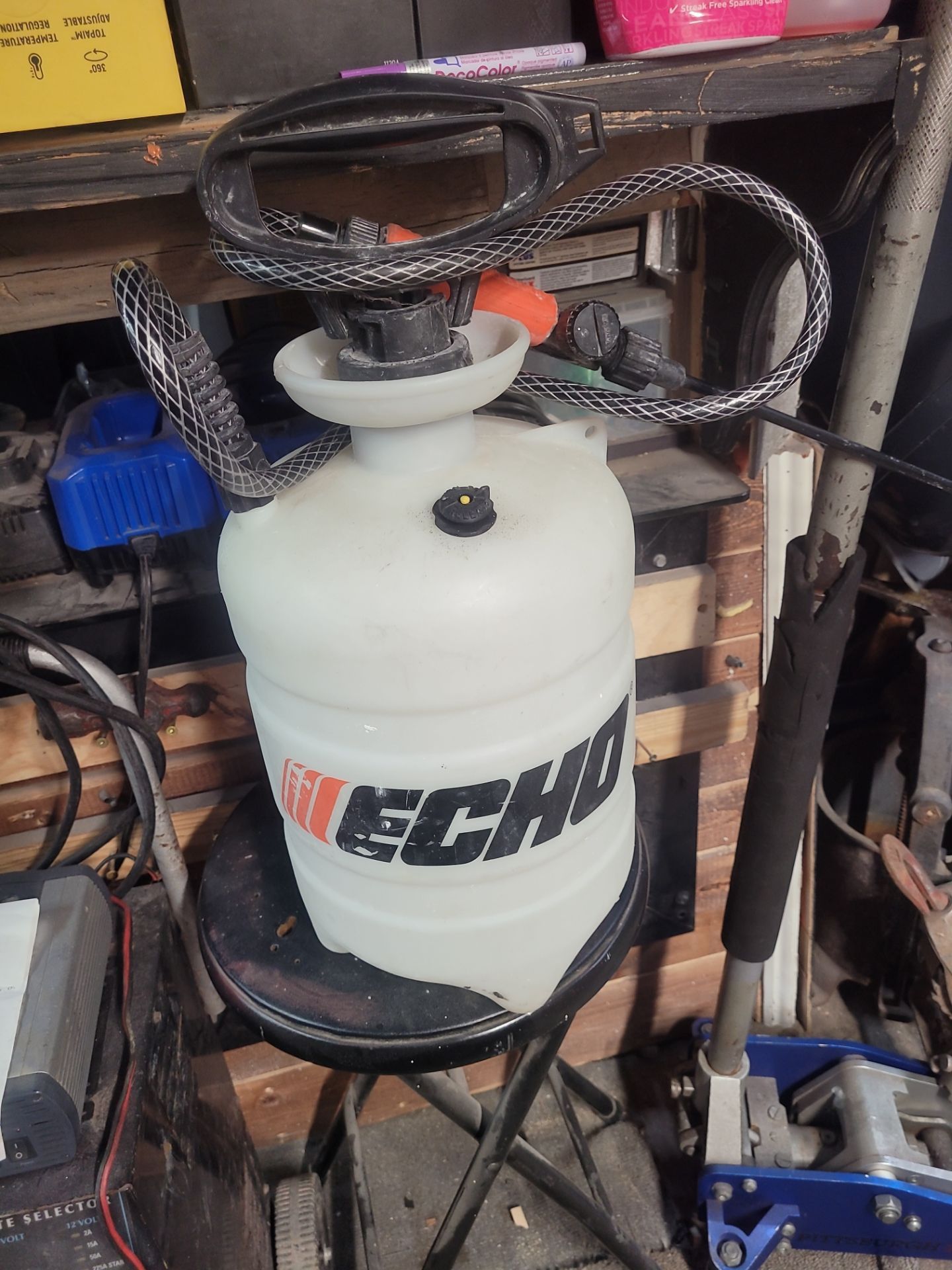 Echo pump sprayer