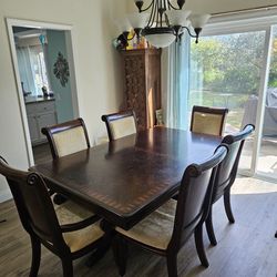 Dinning Table and 6 chairs 