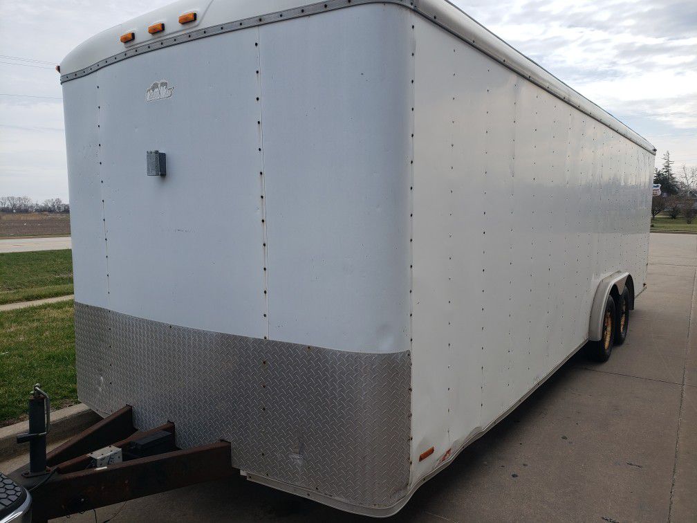 8 X 24 Enclosed Car/equipment Trailer With H.d.tow Hitch