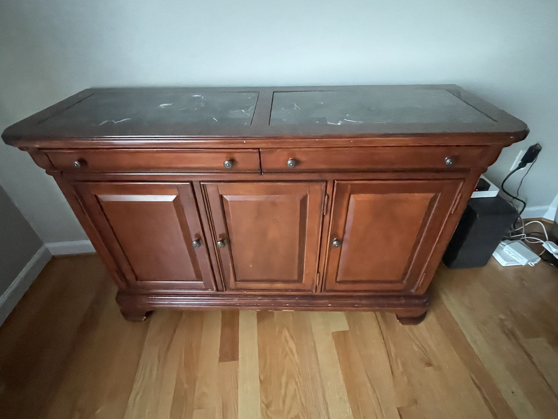 Traditional 3- door Credenza dining Room Hutch