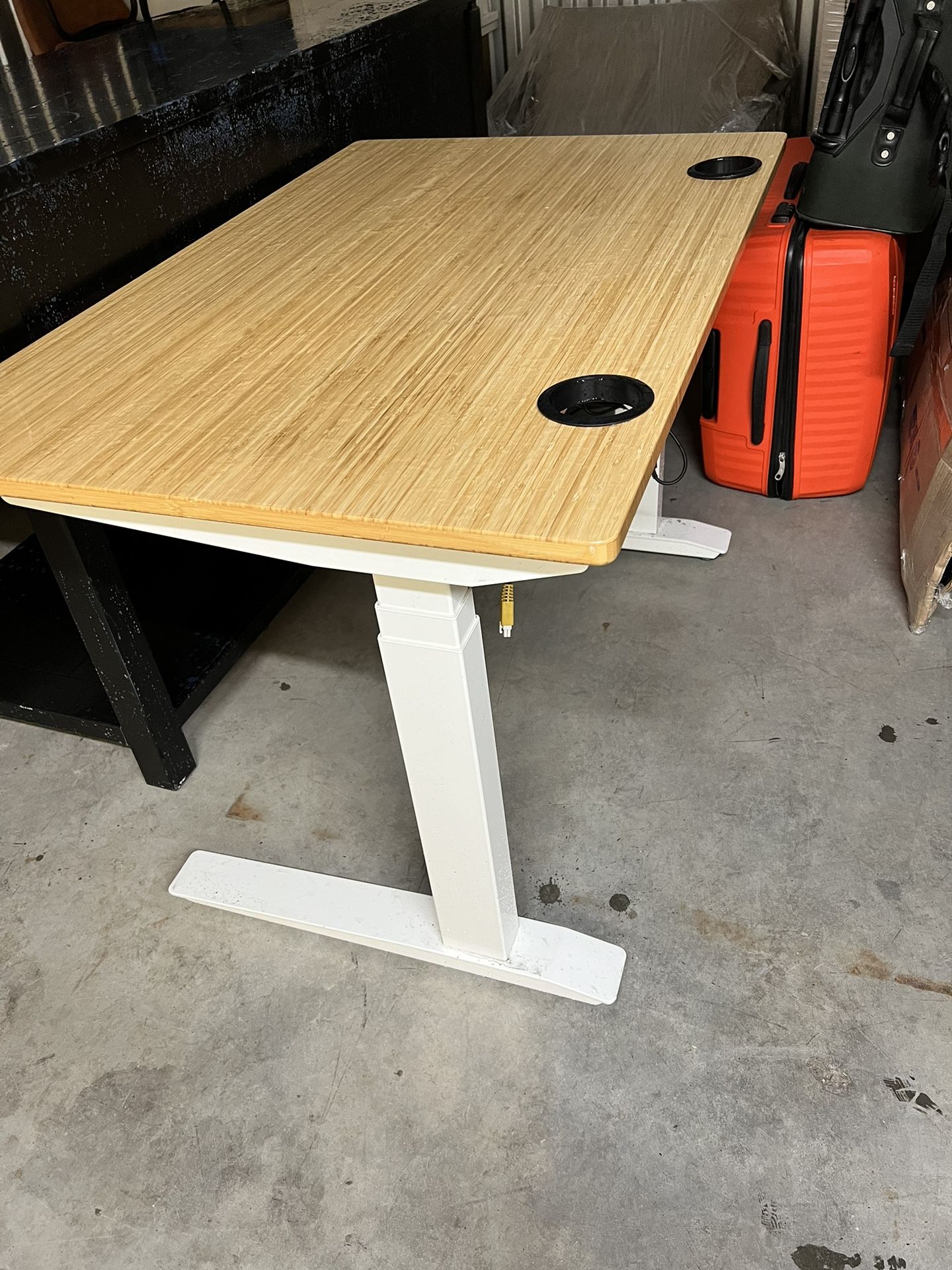 UPLIFT Standing Desk $250 OBO (free Delivery)