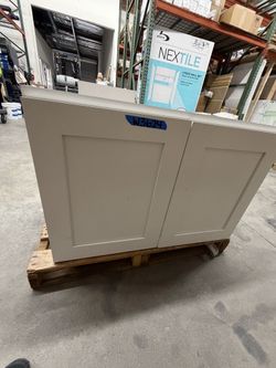Wall-mounted Cabinet w/doors