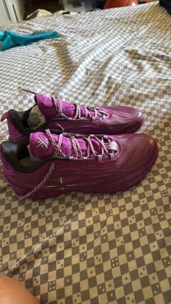 Basketball shoes
